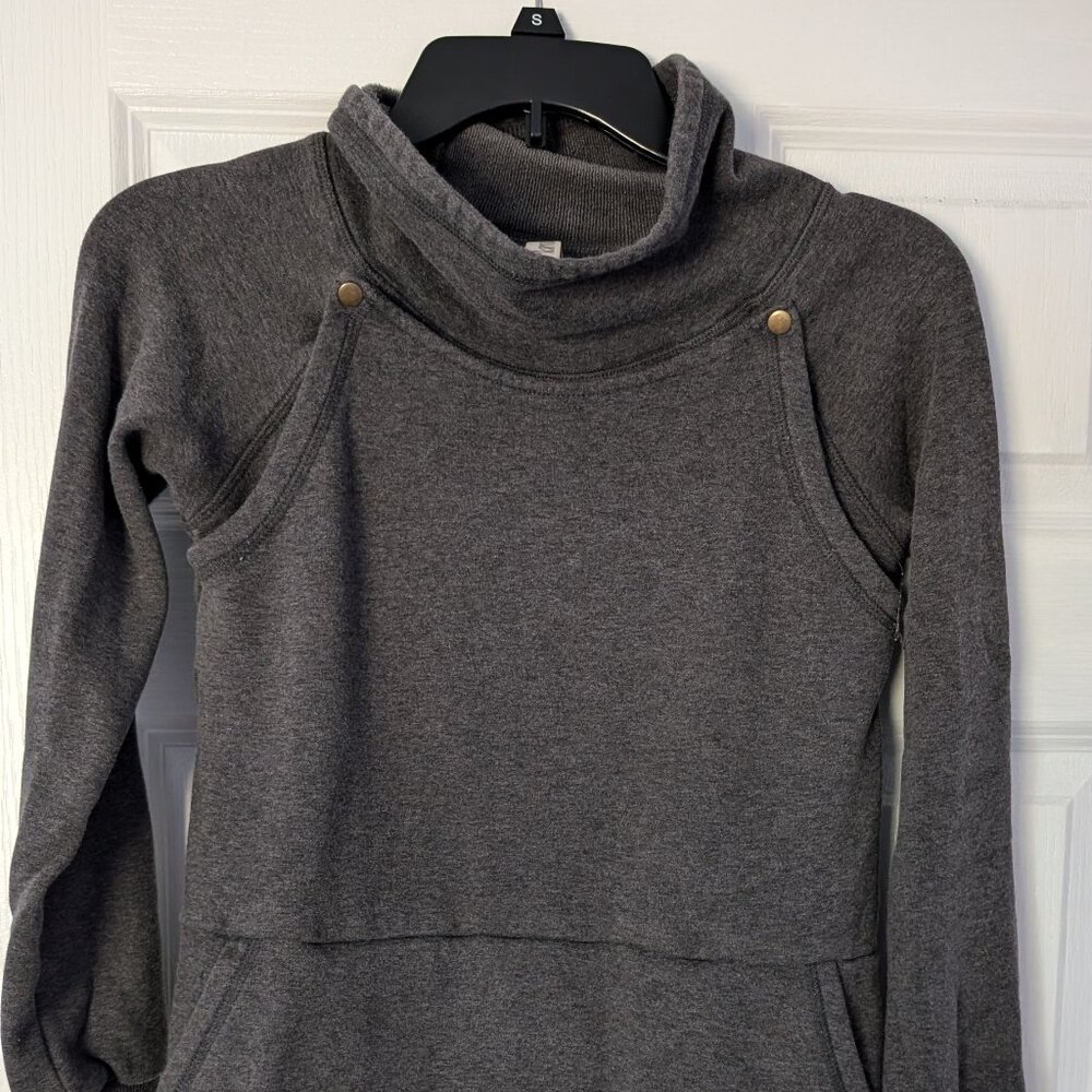 Latched mama front snap pullover